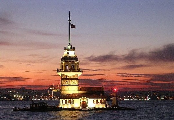 Maiden's Tower at sunset